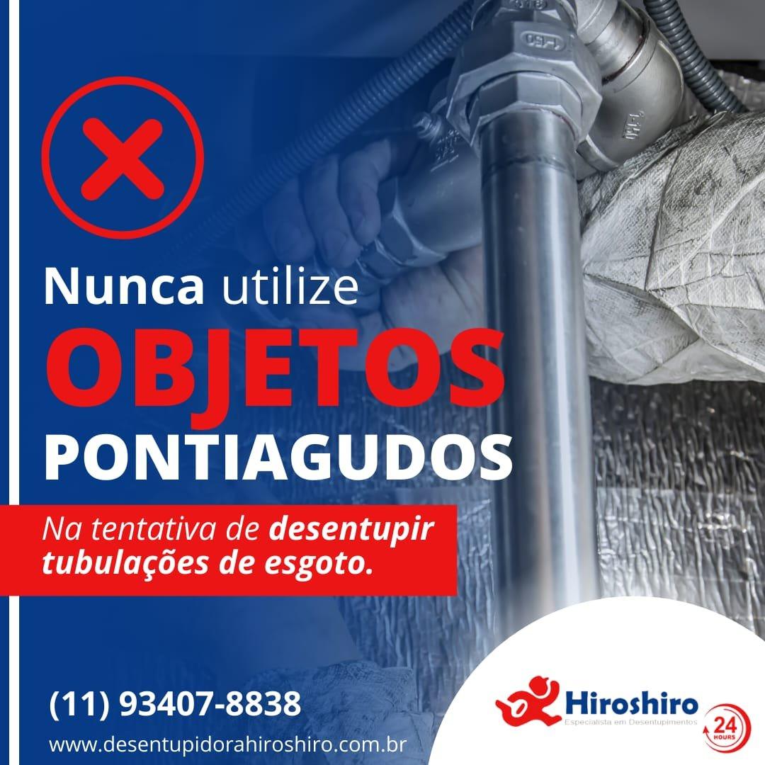 Leia mais sobre o artigo 🚫 Nunca utilize OBJETOS PONTIAGUDOS na tentativa de desentupir tubulações de esgoto!